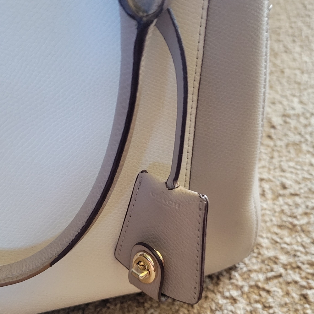 Coach Handbag Authentic Very Nice Condition - Picture 8 of 10